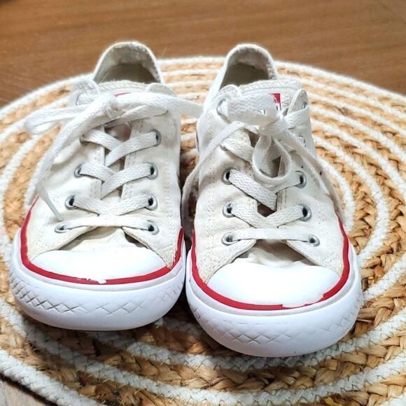 Converse Chuck Taylor Youth Size 3 - Picture 2 of 9